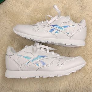 Reebok Classics White Leather Sneaker Size 37EU 5.5 kids Iridescent